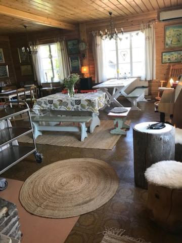 Paeivin Pirtti - Pirttikahvila Ja B&B Luosto Bagian luar foto
